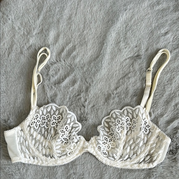 On Gossamer Lace Bra size 32C - Picture 1 of 6